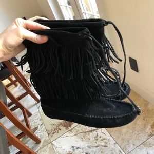 Barely worn Minnetonka Moccasins Fringe Boots